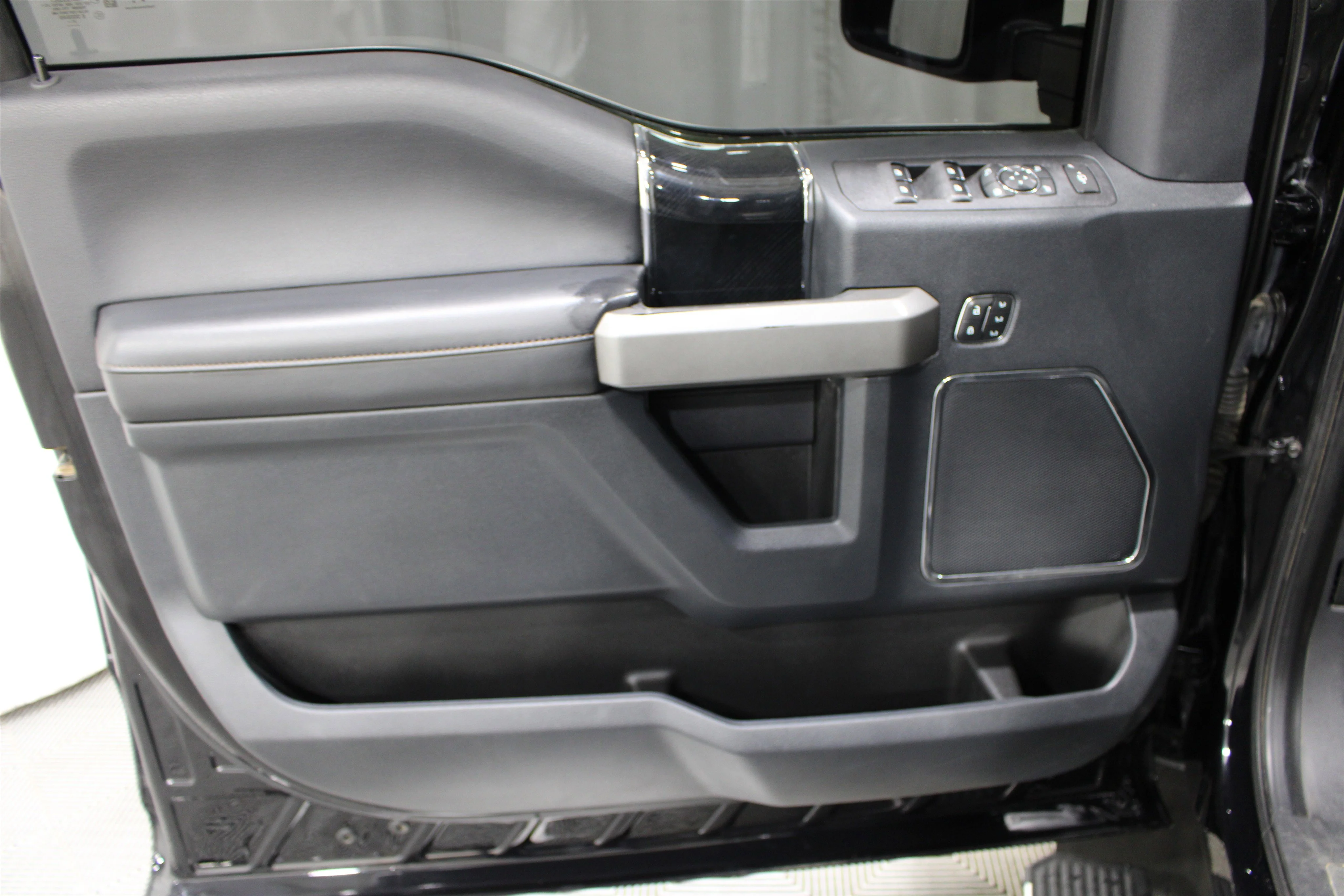 2022 Ford F-350 Super Duty Platinum - Photo 6