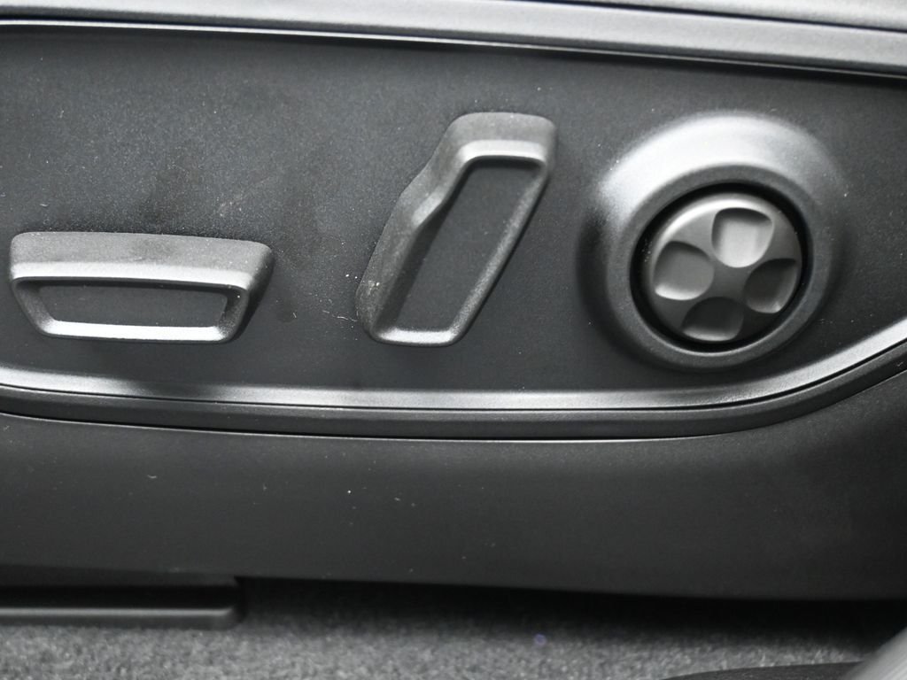 New 2025 Baltic Gray Metallic Clear-Coat Exterior Paint Jeep Altitude X image 33