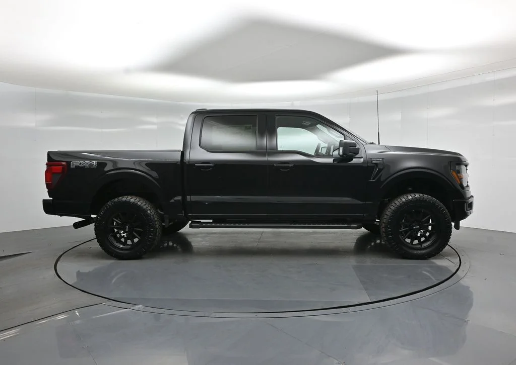 New 2026 Agate Black Metallic Ford XLT image 19