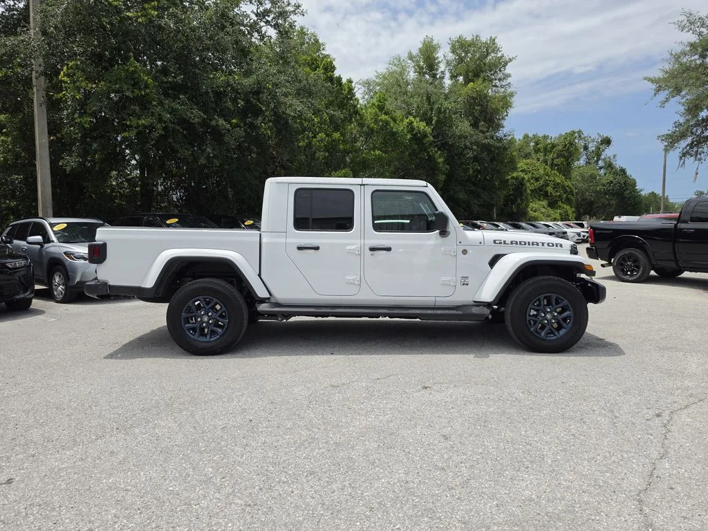 New 2026 Bright White Clear-Coat Exterior Paint Jeep 85th Anniversary Edition image 3