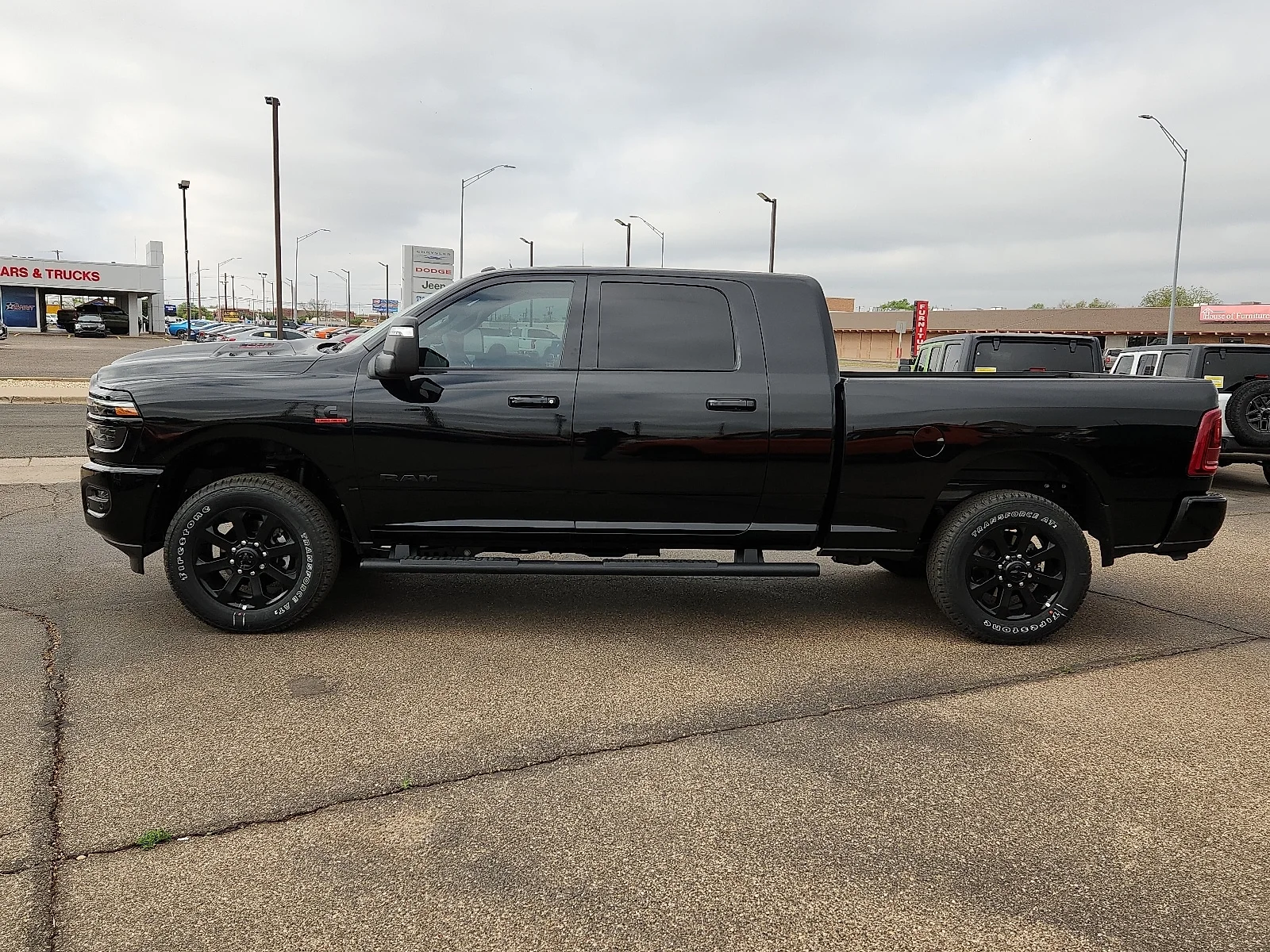 New 2026 PXJ Diamond Bla Ram LARAMIE MEGA CAB 4X4 6