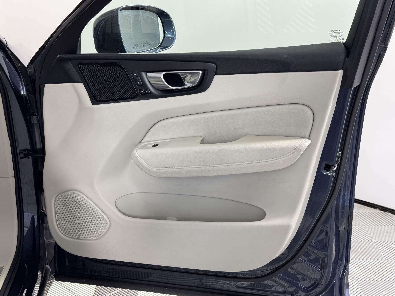 Used 2020 Blue Volvo T5 Inscription image 23