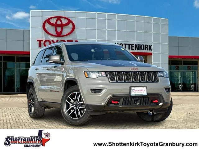 Used 2021 Gray Jeep Trailhawk image 1
