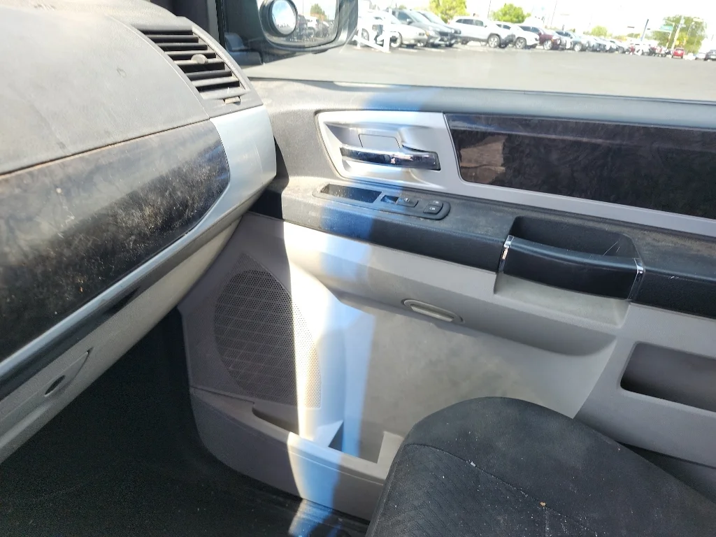 Used 2010 Stone White Clearcoat Dodge SXT image 28