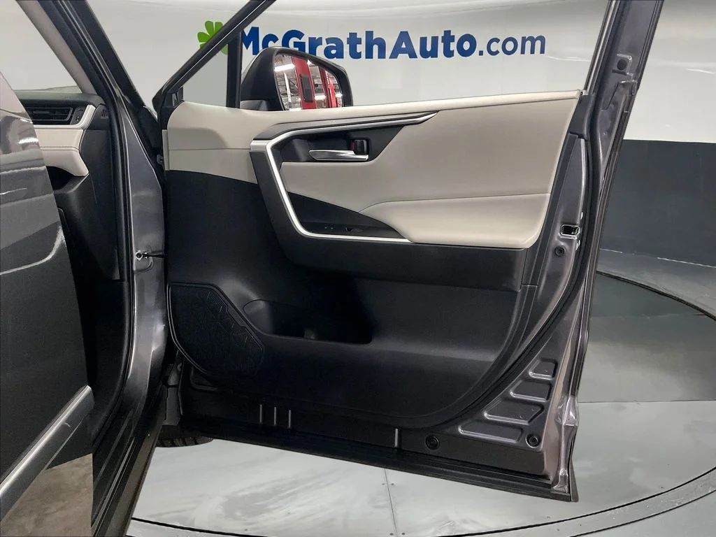 Used 2022 Gray Toyota XLE image 29