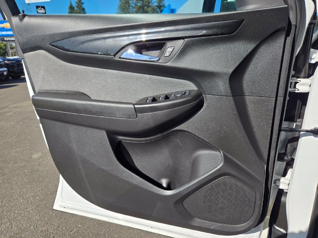 Used 2025 White Chevrolet LT image 13