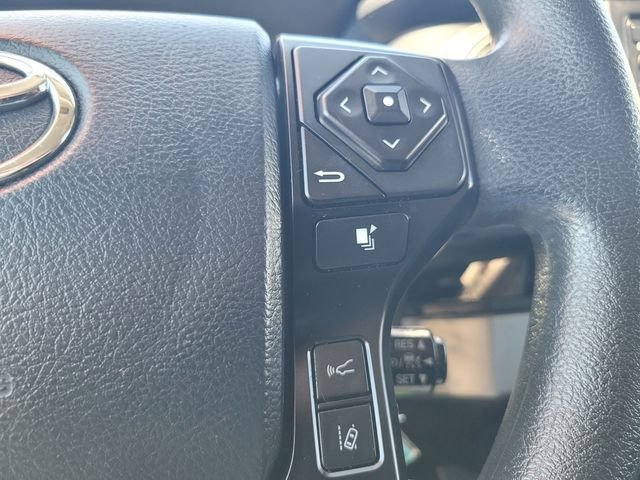 Used 2018 White Toyota SR image 26