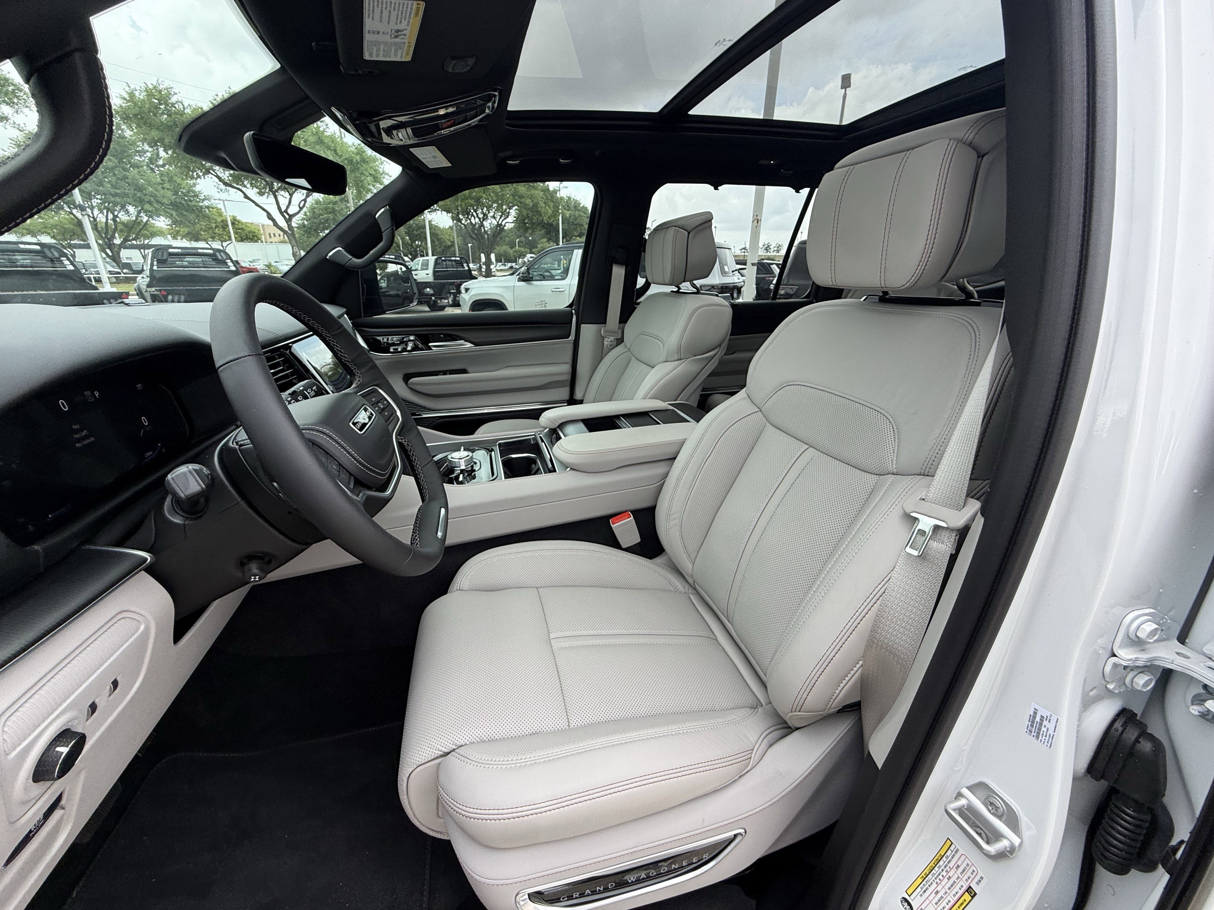 New 2026 Bright White Clearcoat Jeep Summit Obsidian image 17