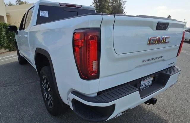 Used 2022 White GMC AT4 image 4