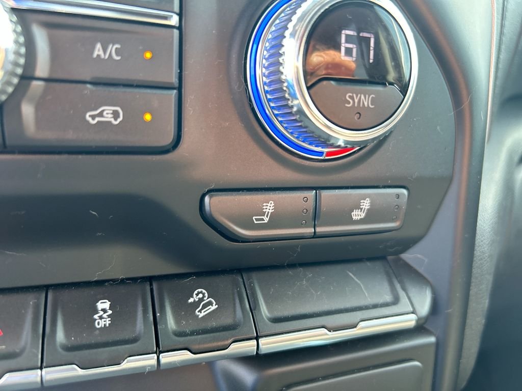 Used 2022 White GMC Elevation image 26