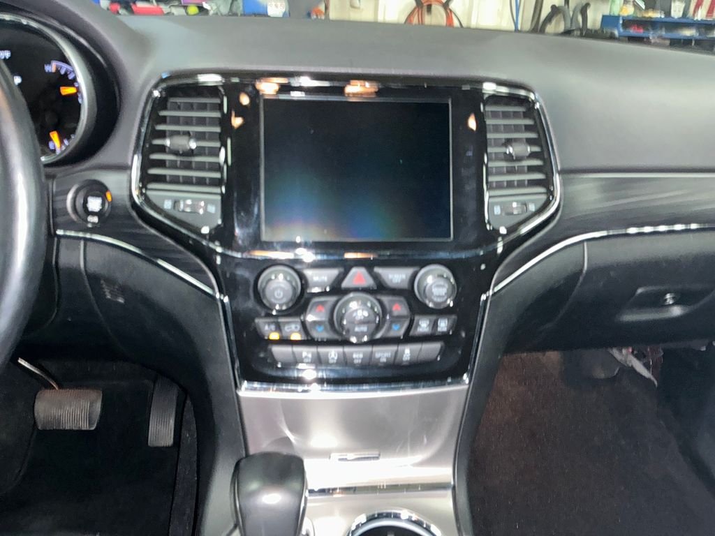 Used 2022 Black Jeep Limited image 19