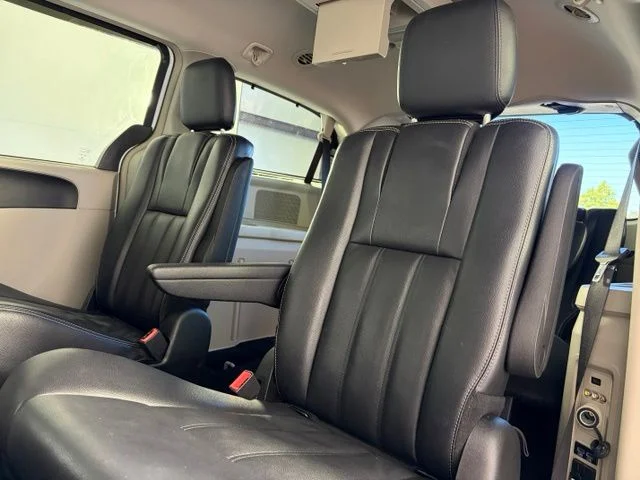 Used 2013 White Chrysler Touring image 34