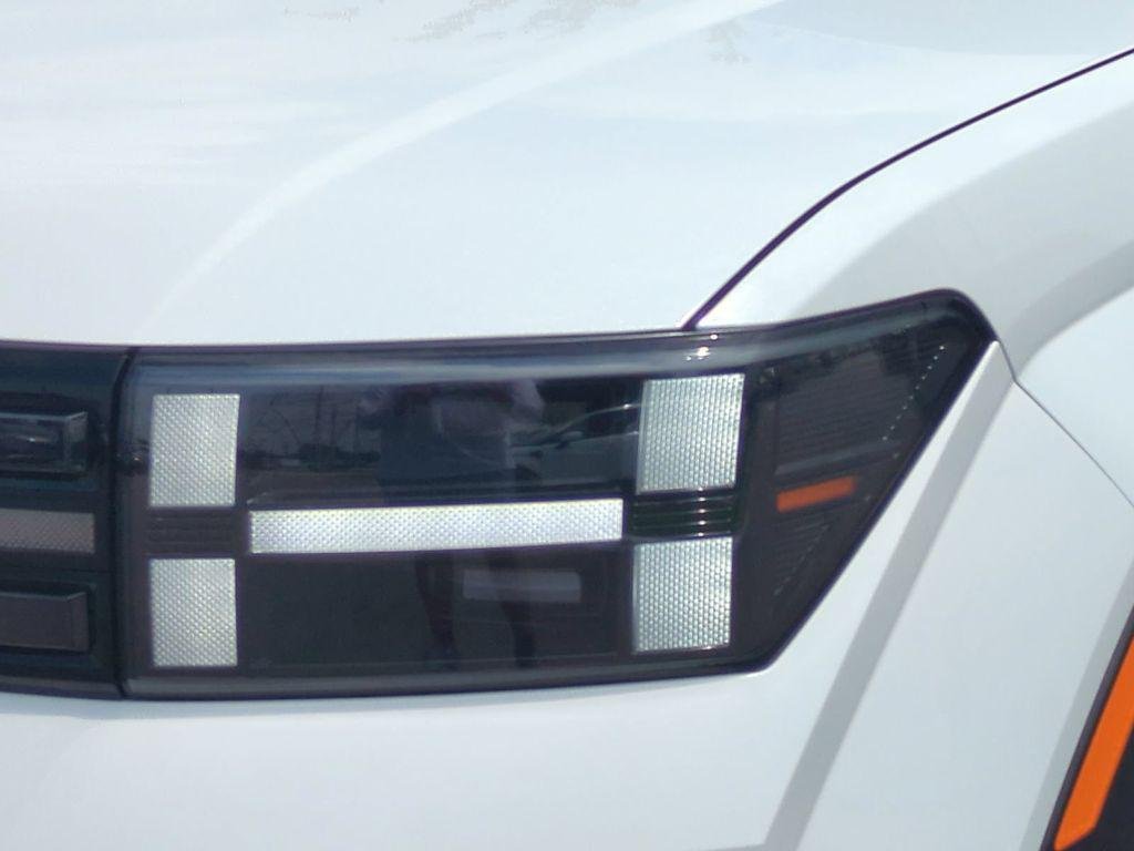 New 2027 White Hyundai Limited FWD image 10