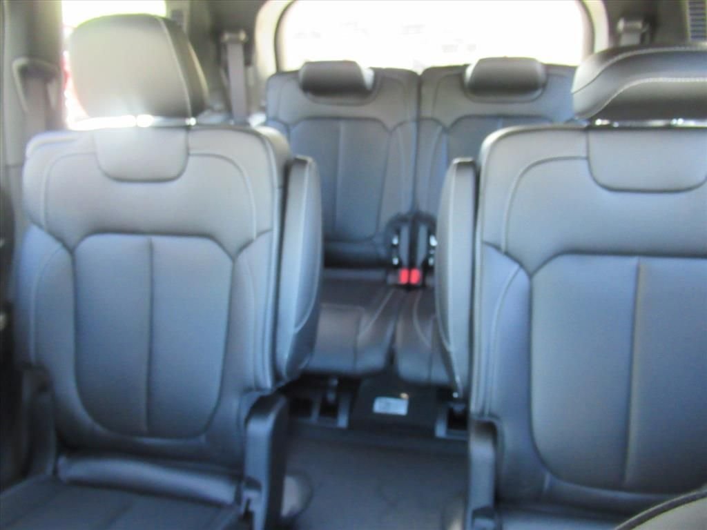 New 2026 Velvet Red Pearl-Coat Exterior Paint Jeep Limited image 18