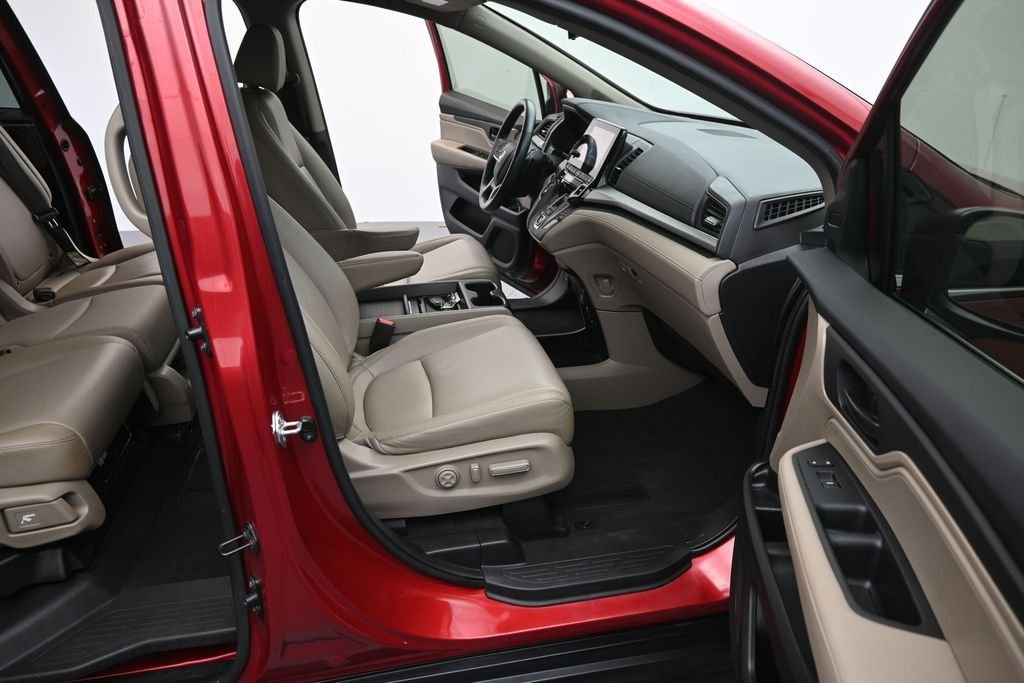 Used 2023 Modern Steel Metallic Honda EX-L image 19