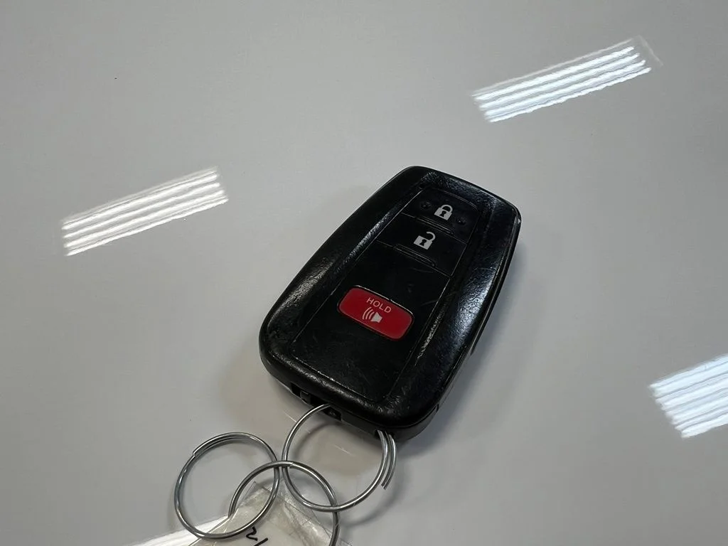 Used 2022 White Toyota XLE image 34
