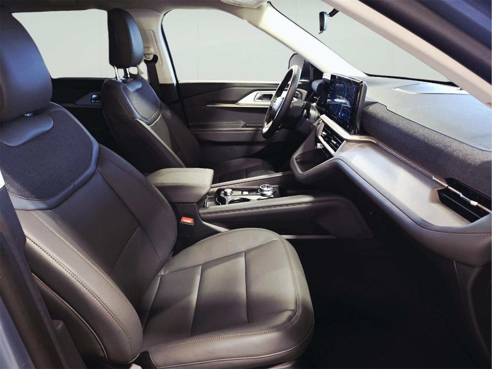 New 2026 Vapor Blue Metallic Ford Active image 104