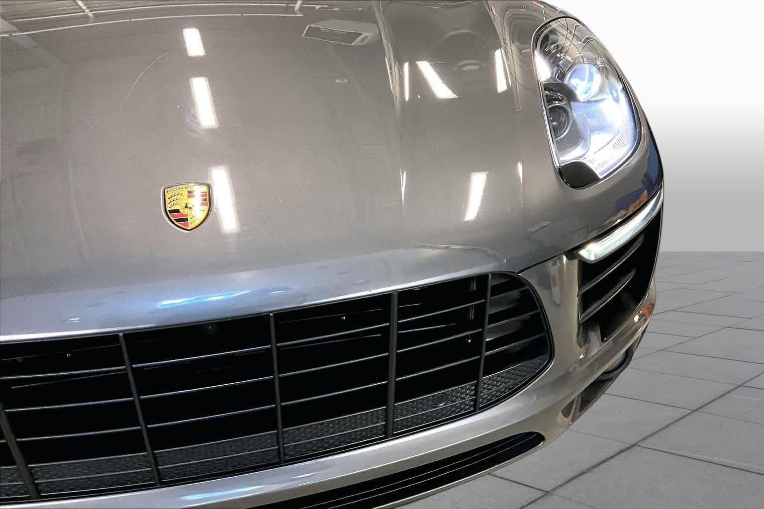 Used 2018 Agate Grey Metallic Porsche Sport Edition image 30
