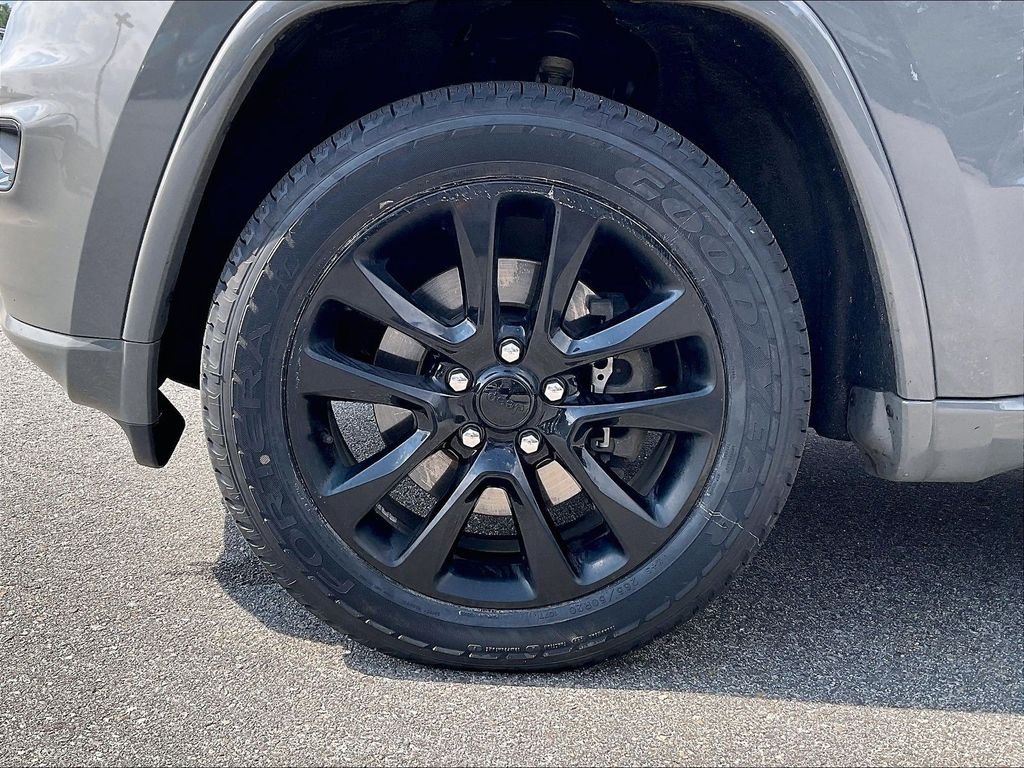 Used 2021 Sting-Gray Clearcoat Jeep Laredo X image 7