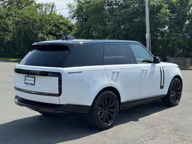New 2026 Ostuni Pearl White Land Rover SE image 5