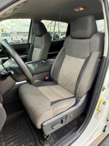 Used 2017 White Toyota SR5 image 13