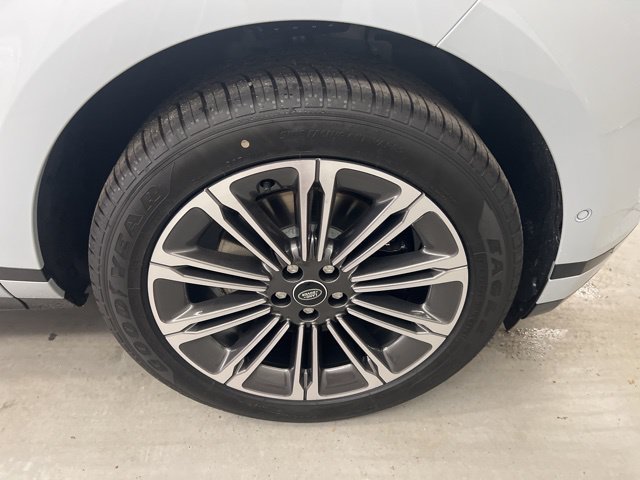 New 2026 Arroios Grey Land Rover Dynamic SE image 26