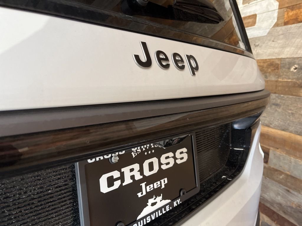 New 2026 Bright White Clear-Coat Exterior Paint Jeep Limited Altitude image 23