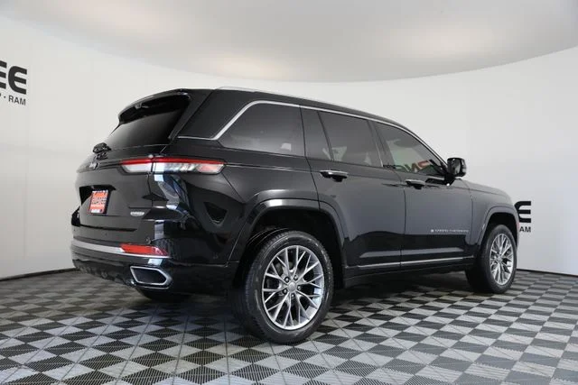 Used 2023 Black Jeep Summit image 40