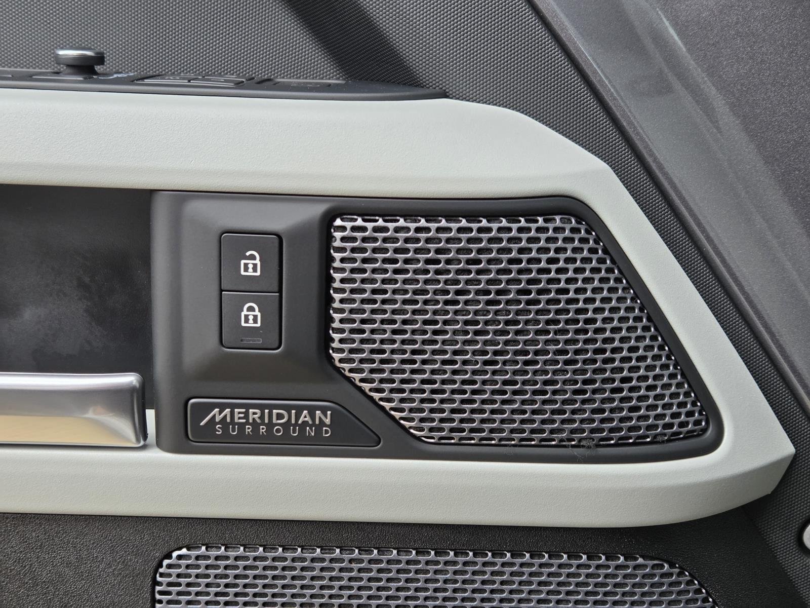 Used 2022 Eiger Grey Metallic Land Rover X-Dynamic SE image 34