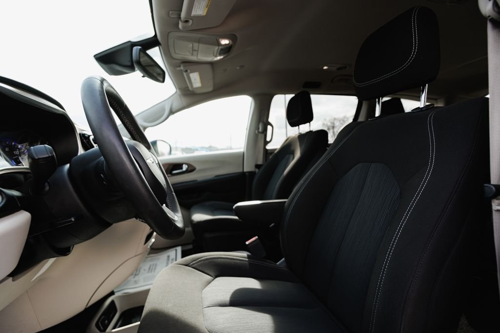 2023 Chrysler Voyager LX - Photo 30