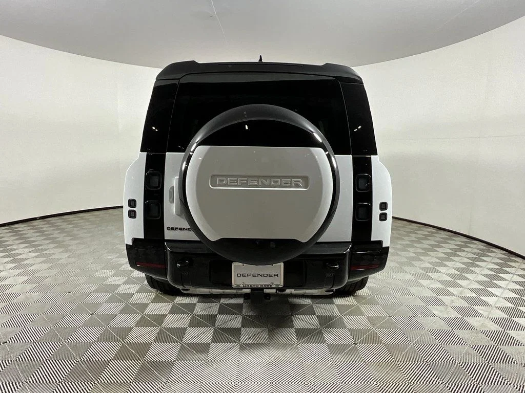 New 2026 Fuji White Land Rover X-Dynamic SE image 7