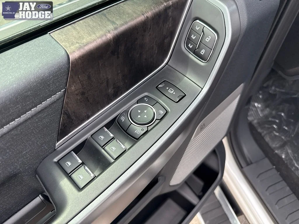 New 2026 Star White Metallic Tri-Coat Ford F-250® Lariat® image 14