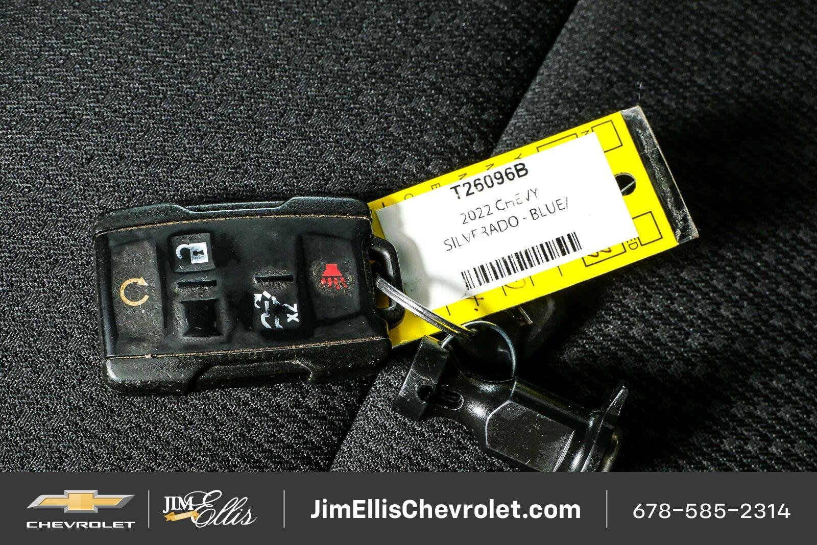 Used 2022 SHADOW GRAY METALLIC Chevrolet Custom image 33
