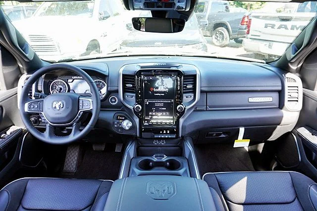 New 2026 Diamond Black Crystal Pearl-Coat Exterior Paint RAM Laramie image 25