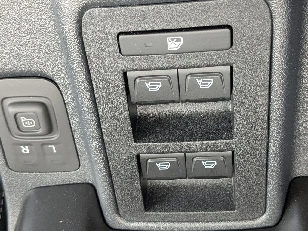 New 2025 Velocity Blue Metallic Ford Badlands image 22
