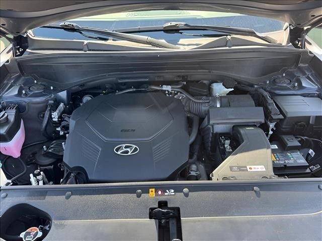 Used 2023 White Hyundai SE image 15