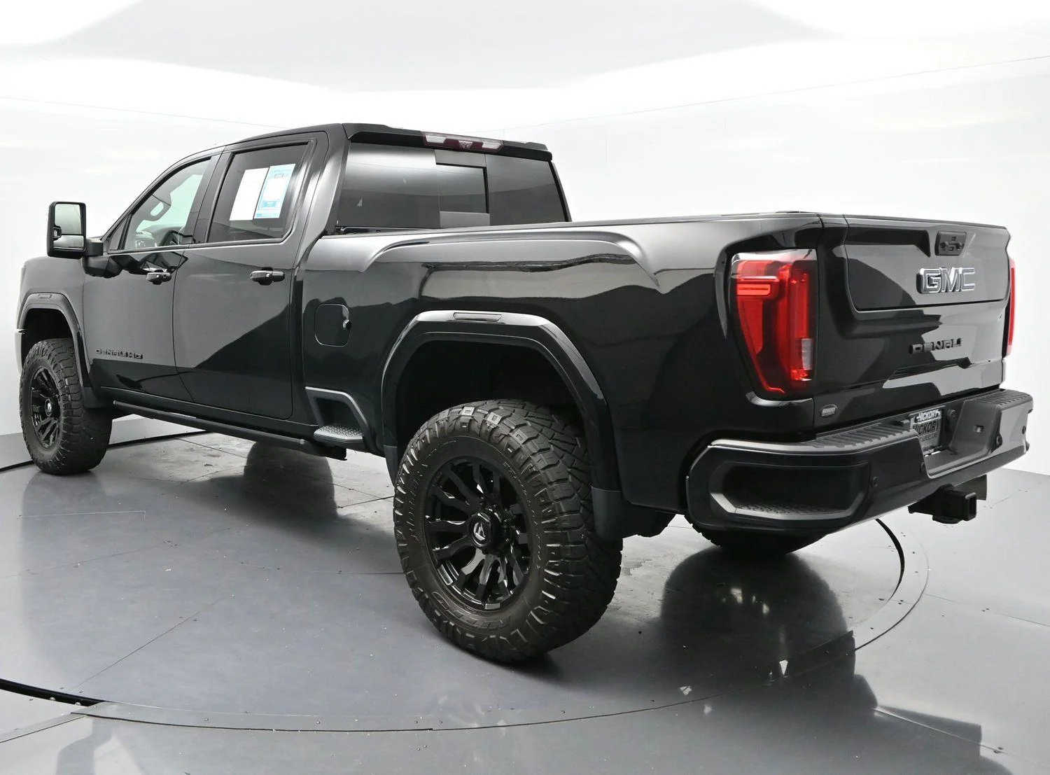 Used 2021 Onyx Black GMC Denali image 5