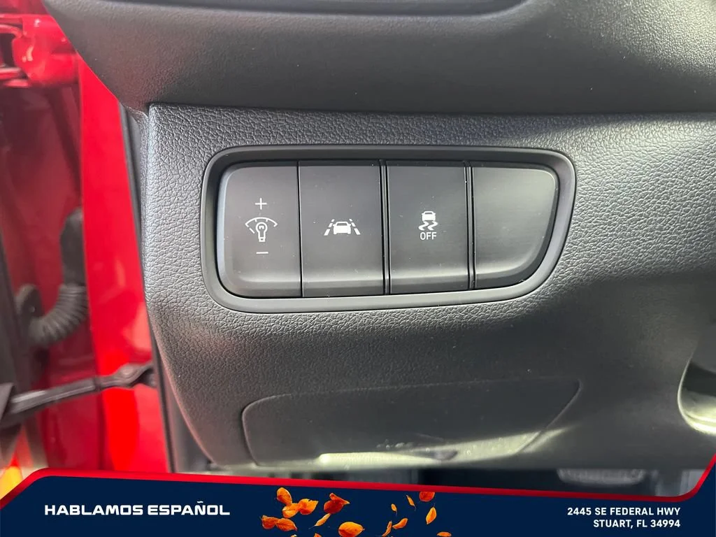 Used 2020 Red Hyundai SE image 16