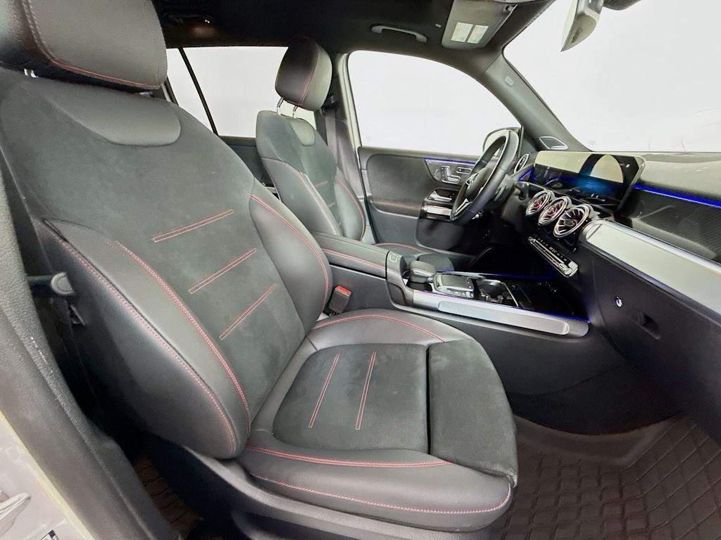Used 2023 Silver Mercedes-Benz GLB 250 image 24