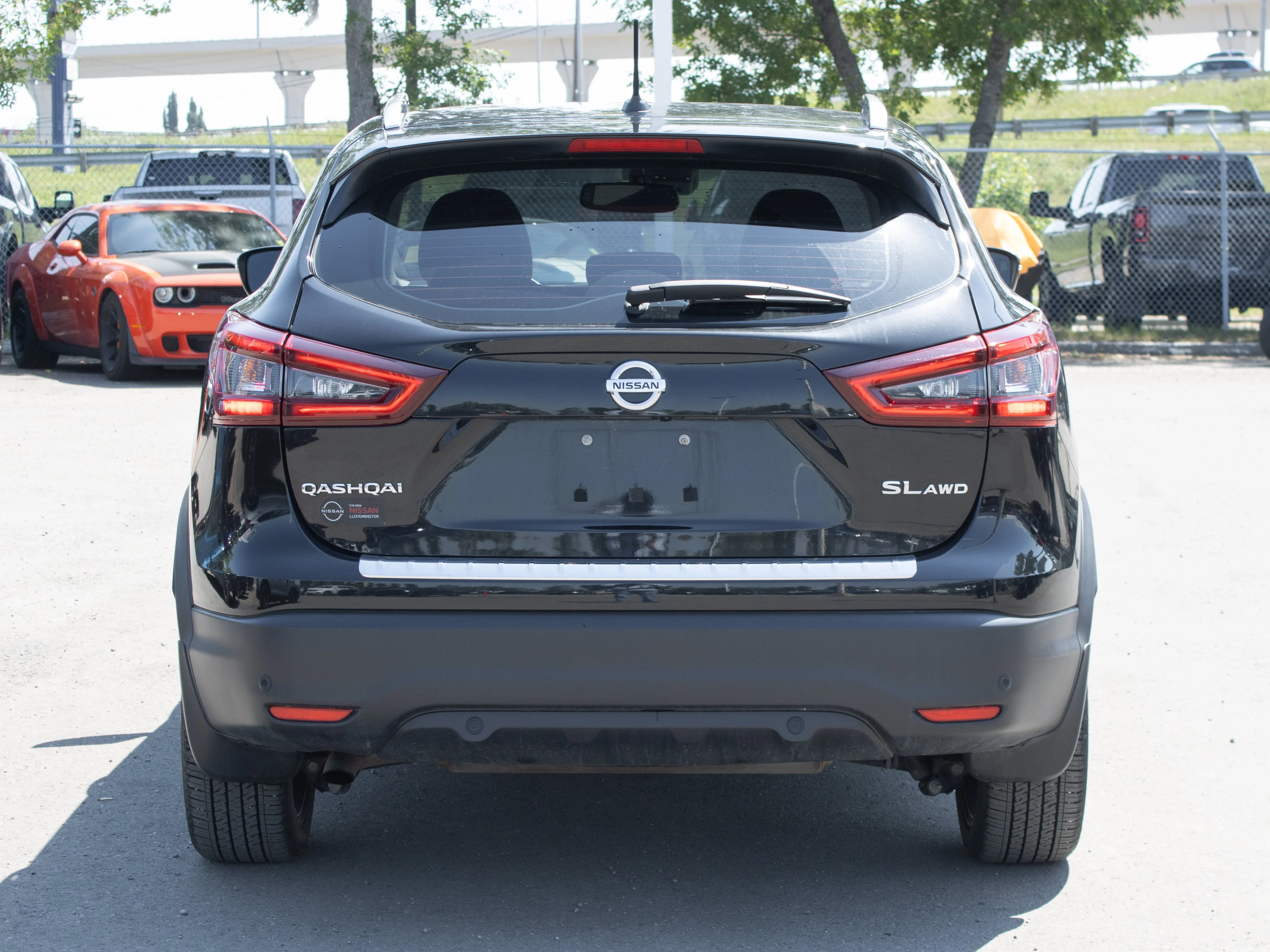 Used 2023 Black Nissan SL* | AWD | Leather Seats | Heated Seats & Steering Wheel | Sunroof | Navigation | image 12