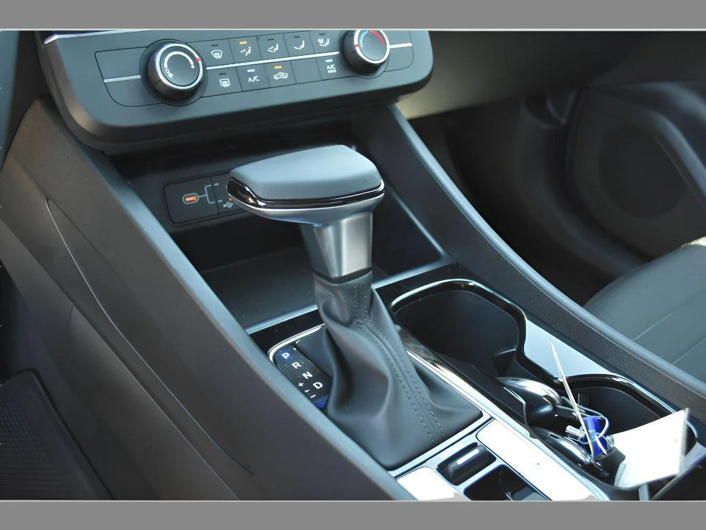 2025 Hyundai Santa Cruz SE - Photo 27