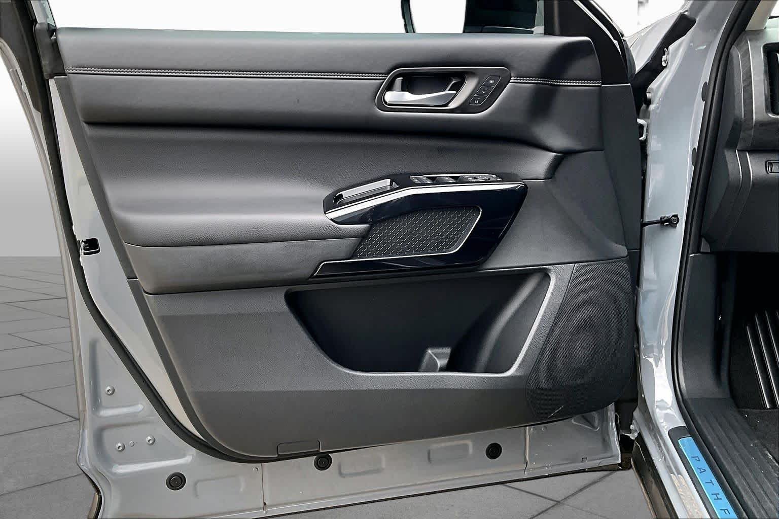 New 2026 Boulder Gray Pearl Nissan Platinum image 13