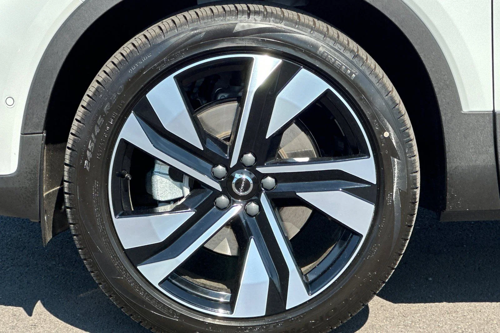 New 2026 Crystal White Volvo Plus image 24