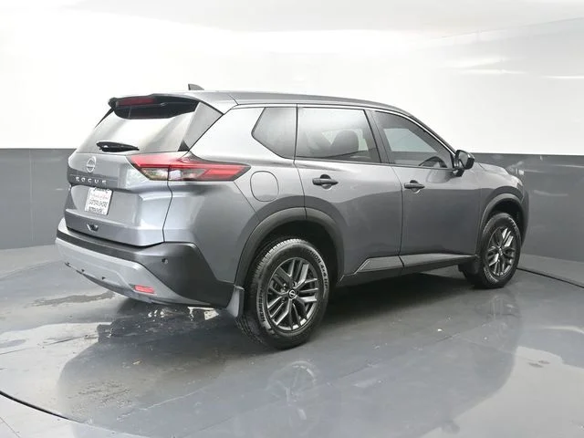 Used 2022 Gray Nissan S image 7