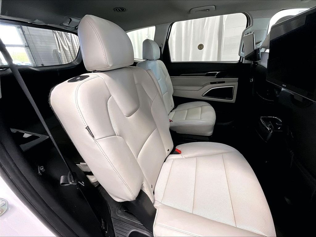 Used 2023 White Kia S image 16