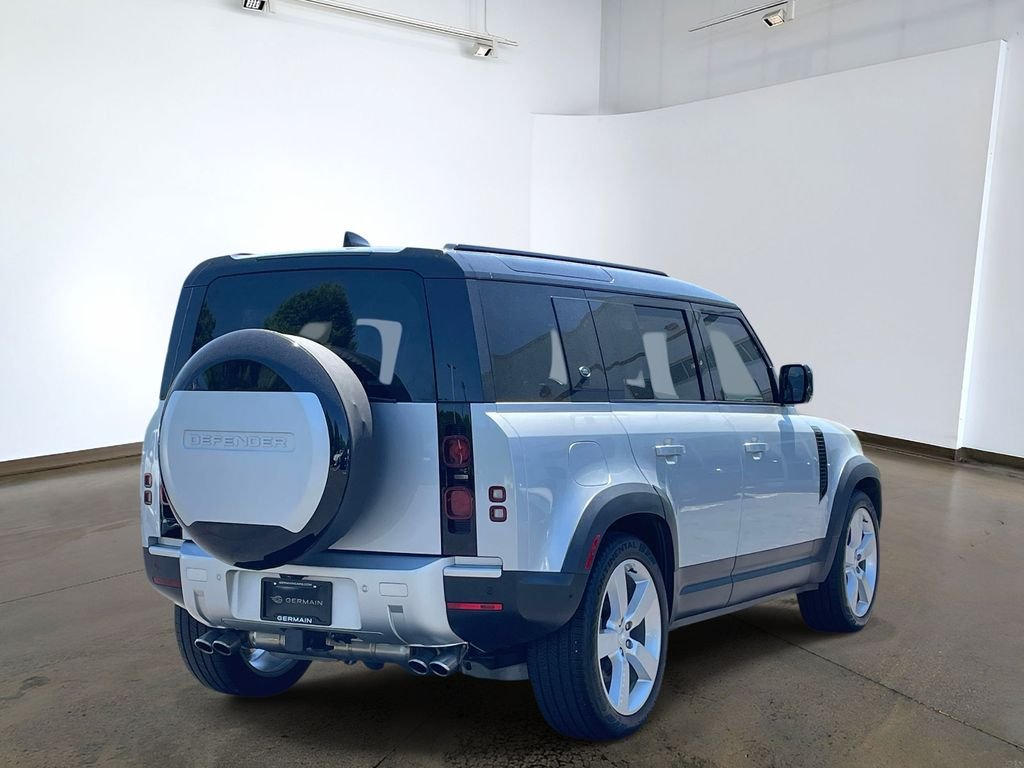Certified Used 2024 Hakuba Silver Metallic Land Rover SE image 4