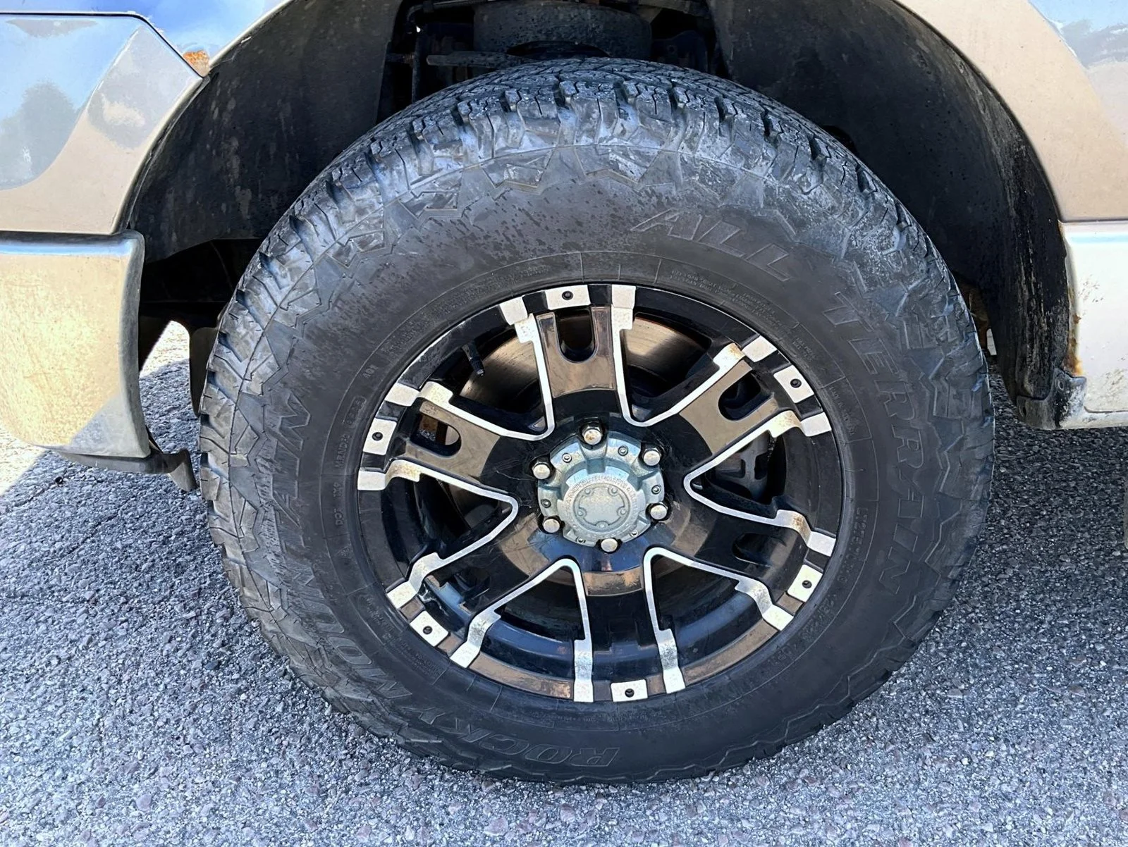 Used 2010 Gray Ford XL image 23