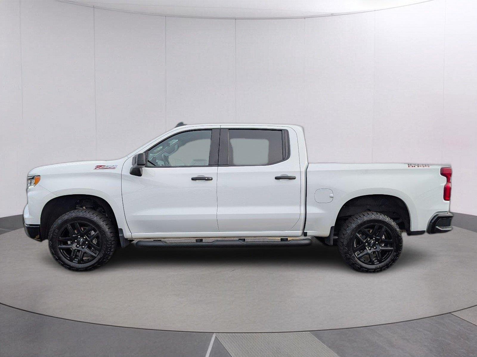 Used 2025 Summit White Chevrolet LT Trail Boss image 2