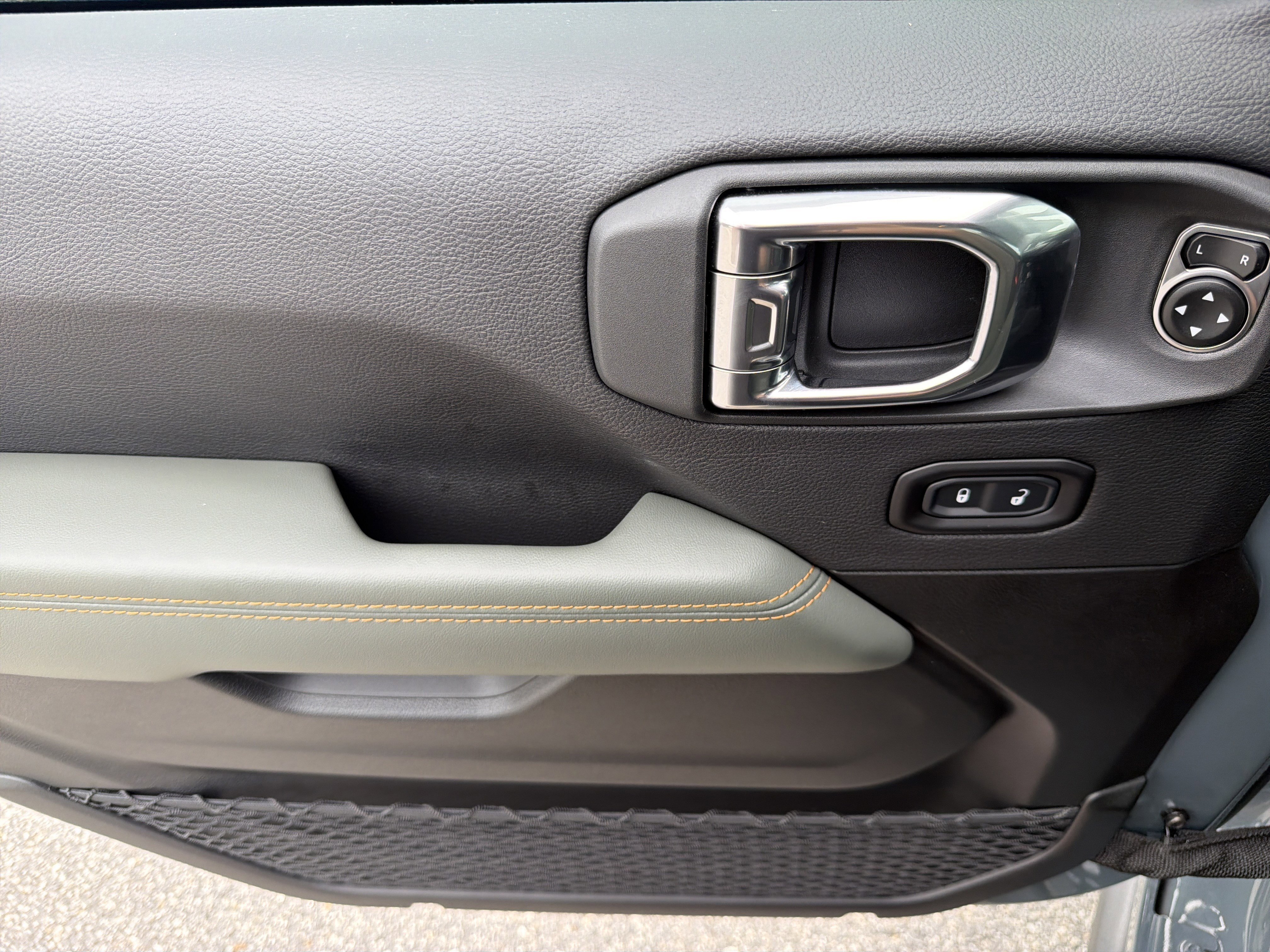 Used 2025 Anvil Clearcoat Jeep Mojave image 21