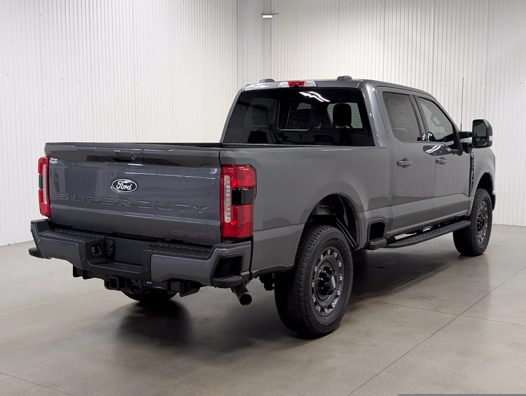 New 2027 Carbonized Gray Metallic Ford F-250® XLT image 24